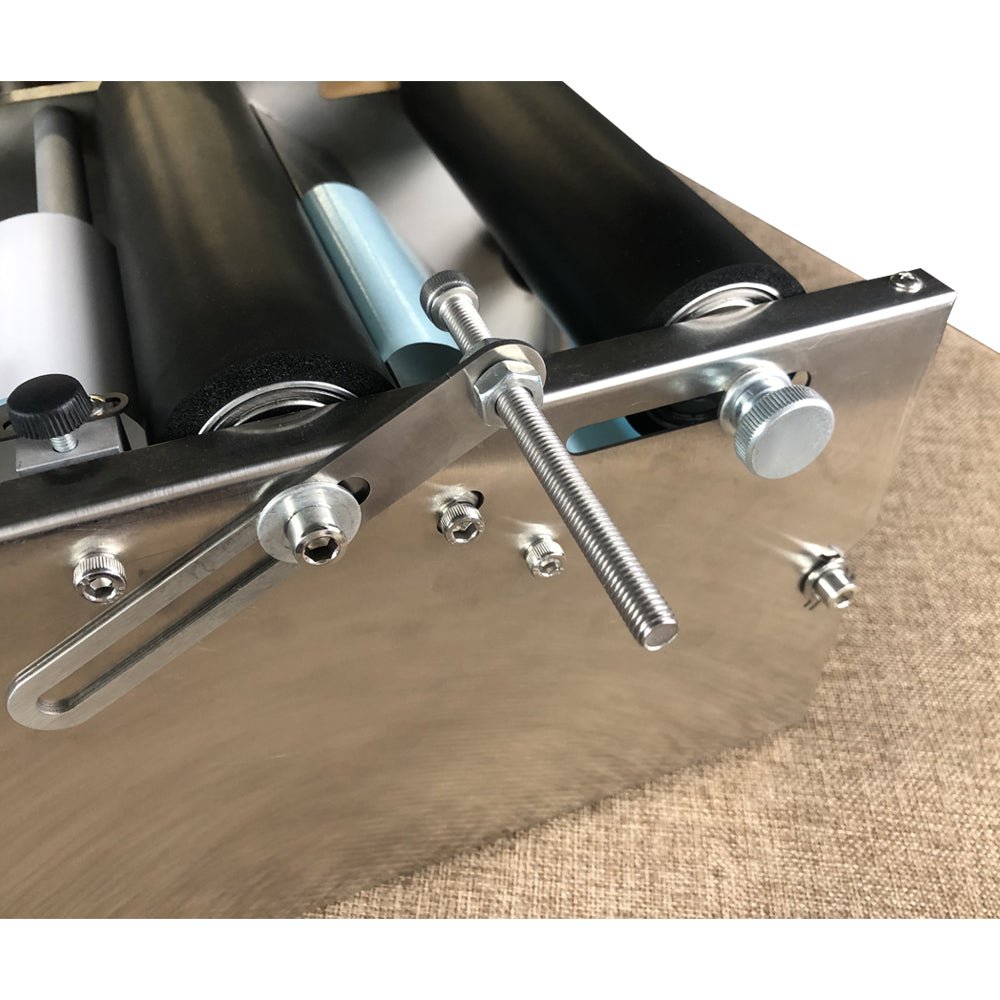 ML-50 manual round disinfectant bottle labeling machine , hand PET water hand sanitizer bottle label applicator